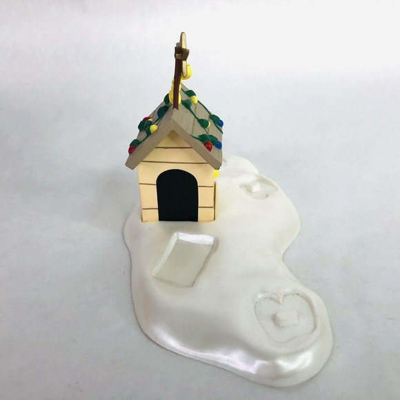 Hallmark Woodstock on Snoopys Doghouse Display Pie - Picture 5 of 12